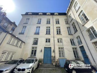 VENDU PAR L’AGENCE ! Appartement Rennes – Centre Ville – Mairie – 8 pièces de 210 m2 – grenier de 36m² au sol – cave de 32 m²