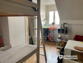 VENDU PAR L’AGENCE ! Appartement à vendre Rennes quartier des halles, studio en dernier étage de 11.87 m2 carrez et de 13.8m² en surfaces utiles